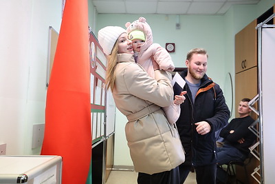 \"Это показатель консолидации белорусского общества\". Перцов о явке в первый день досрочного голосования