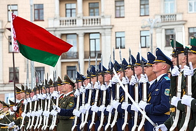Президент Кубы возложил венок к монументу Победы в Минске