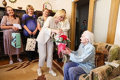 В Минске поздравили с 100-летием свидетеля ВОВ Тамару Юрлову