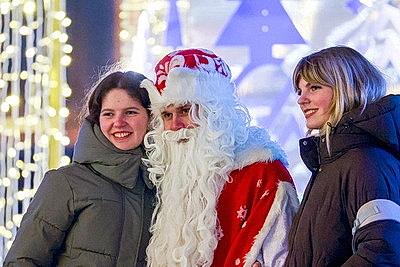 Новогодняя иллюминация превратила столицу в зимнюю сказку