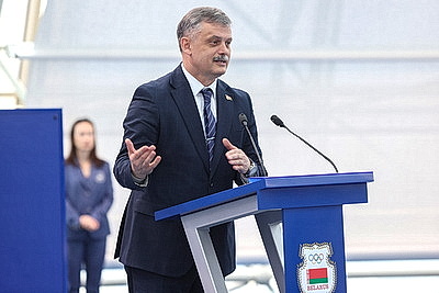 Серебряных призеров чемпионата мира по пляжному футболу чествовали в НОК Беларуси