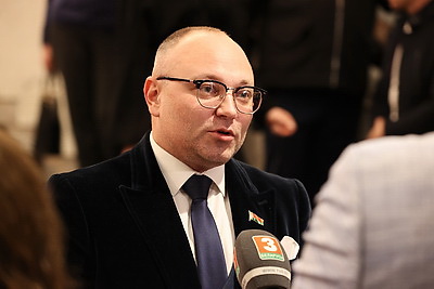 \"Лiстапад\": специальный приз Президента Беларуси присужден китайскому режиссеру Чжан Чжуну