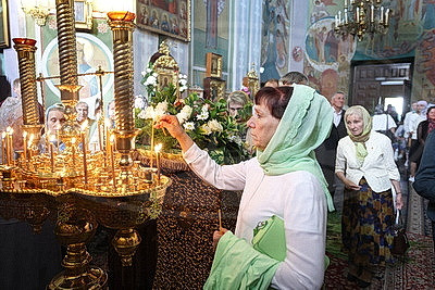 Православные верующие празднуют День Святой Троицы в Гродненском Свято-Рождество-Богородичном женском монастыре