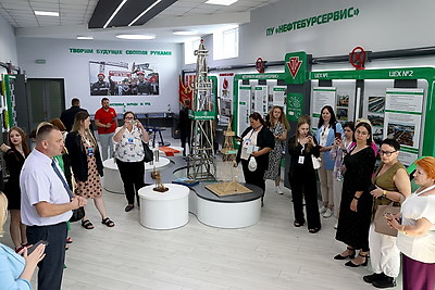 Участники медиафорума посетили предприятия в Гомельской области