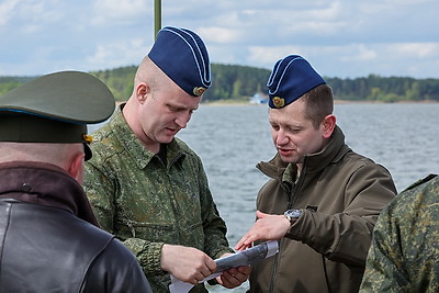 Летчики Беларуси и России провели в Минске тренировку воздушной части военного парада