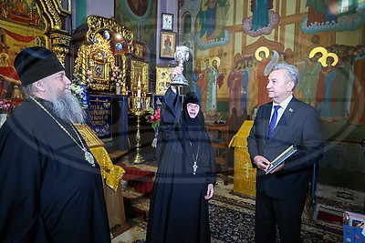 Серебряную чашу для причастия передали таможенники Свято-Рождество-Богородичному монастырю в Гродно