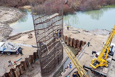 Строительство моста через реку Сож продолжается в Ветковском районе