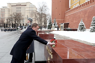 Премьер-министр Беларуси возложил венок к Могиле Неизвестного Солдата в Москве