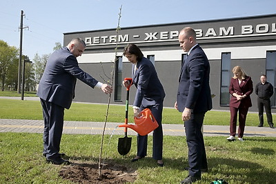 Кочанова возложила цветы в мемориальном комплексе \"Детям - жертвам войны\"
