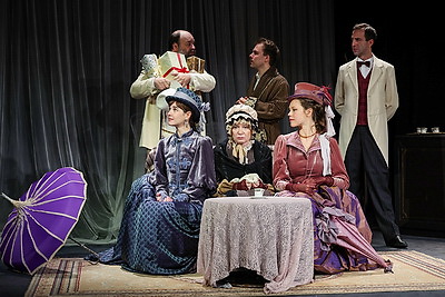 Спектакль \"Волки и овцы\" в рамках гастролей представили российские артисты на сцене молодежного театра