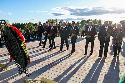 Мемориал в честь партизан легендарной бригады открыли после реконструкции в Полоцком районе