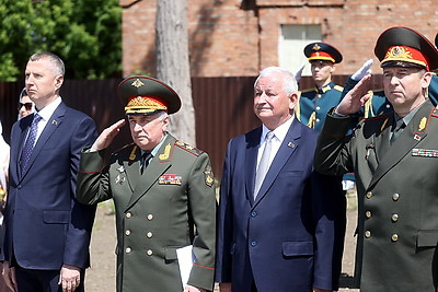 Памятник советским пограничникам открыли у стен Брестской крепости