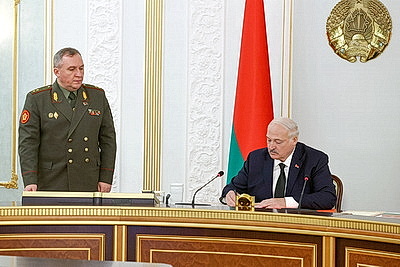 Лукашенко указал на милитаризацию западных стран и необходимость актуализировать оборонные действия