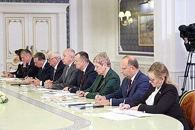 Лукашенко требует выстроить эффективную систему торгового обслуживания, прежде всего на селе