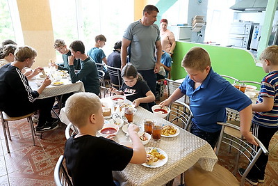 Лето с пользой. Как проходит день в школьном лагере Гомельского района