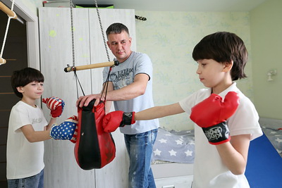 \"Создаем свои традиции\". Многодетные родители из Витебска нашли свою формулу счастья