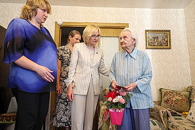 В Минске поздравили с 100-летием свидетеля ВОВ Тамару Юрлову