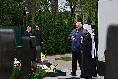 Лукашенко посетил монастырь в Жировичах