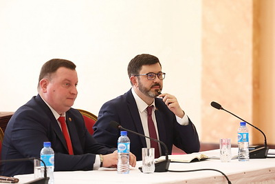 Премьер-министр Беларуси провел переговоры с президентом Уганды