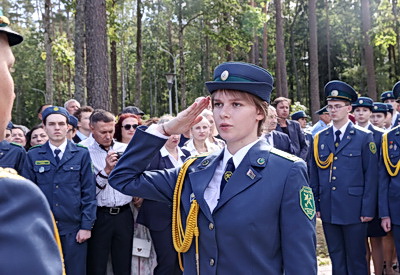 Около 180 молодых таможенников приняли присягу на \"Партизанской криничке\" под Гомелем