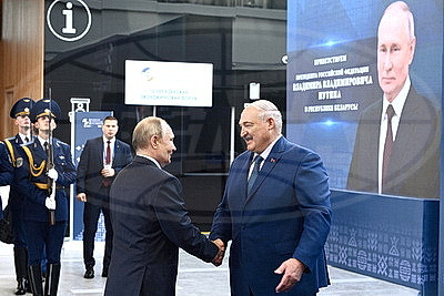 Лукашенко вместе с другими лидерами принял участие в ЕЭФ