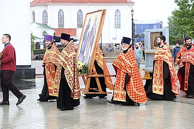 Божественная литургия и крестный ход состоялись в Минске в День славянской письменности и культуры