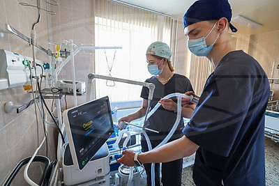 С первых дней - у операционного стола. Как молодые оршанские врачи вливаются в работу