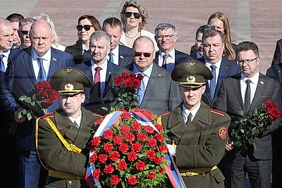 Делегация Пензенской области возложила цветы на Буйничском поле