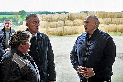 Лукашенко совершил рабочую поездку в Шкловский район