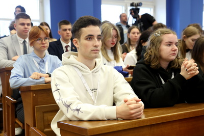 Около 200 студентов из Беларуси и России участвуют в форуме \"Свет Великой Победы\" в БГУ