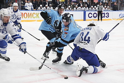 Хоккеисты \"Динамо\" разгромили московских одноклубников