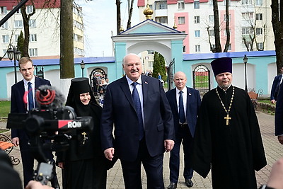 Лукашенко на Пасху посетил Свято-Покровский храм в Толочине