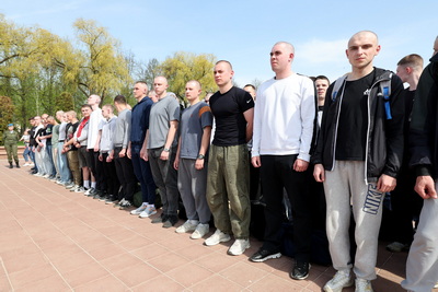 Возмужать и научиться Родину защищать. Более 100 призывников пополнили ряды витебских десантников