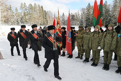 Кубок-символ \"Эстафеты Победы\" торжественно передали российским пограничникам