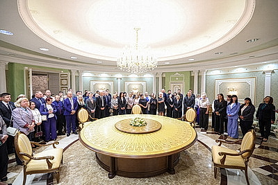 Дворец Независимости с экскурсией посетили работники \"Гродно Азот\"