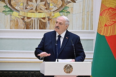 Лукашенко вручил награды заслуженным аграриям Беларуси