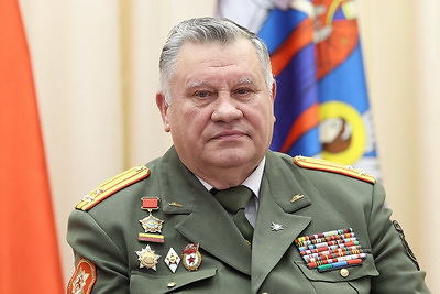 Медаль Героя Советского Союза Василия Козлова передали музею школы №122 в Минске