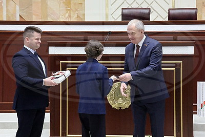 Сергеенко - молодежи: быть гражданином - это не только масса прав, но и масса обязанностей
