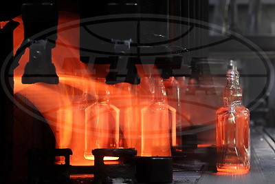 Гибко и эффективно. Как на Гродненском стеклозаводе выпускают сразу два вида продукции на одной линии