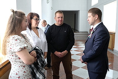 Внушительный стаж. Областной профсоюз чествовал представителей трудовых династий из Витебска