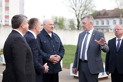 Лукашенко во время рабочей поездки посетил объекты АПК в Шклове