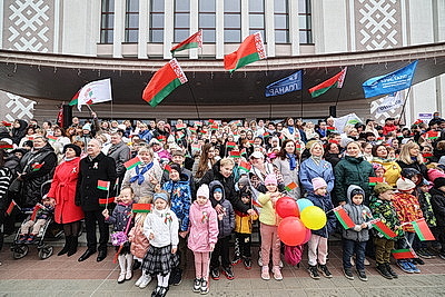 В Минске прошел флешмоб \"Споем гимн вместе\"