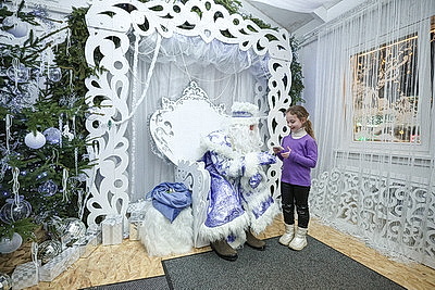 Сказочный терем Деда Мороза в Гродно ежедневно принимает юных посетителей