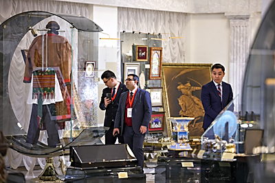 Главы делегаций ЕАГ посетили Дворец Независимости