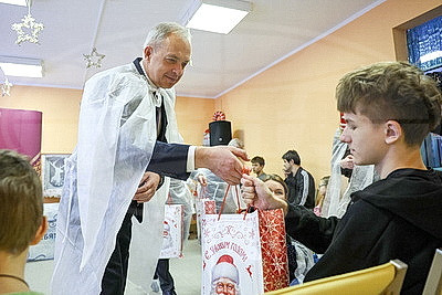 \"Здесь работают настоящие волшебники\". Сергеенко поздравил детей в РНПЦ травматологии и ортопедии