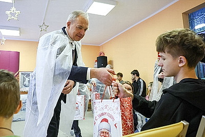 \"Здесь работают настоящие волшебники\". Сергеенко поздравил детей в РНПЦ травматологии и ортопедии