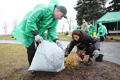 На Кургане Славы на субботнике заложили новый парк в виде крыльев аиста