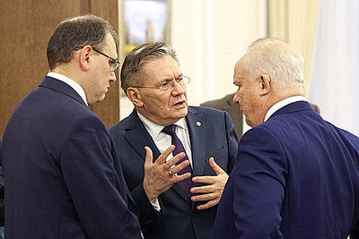 В правительстве состоялась встреча с генеральным директором российской госкорпорации \"Росатом\"