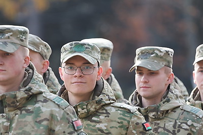 300 военнослужащих внутренних войск простились с боевым знаменем