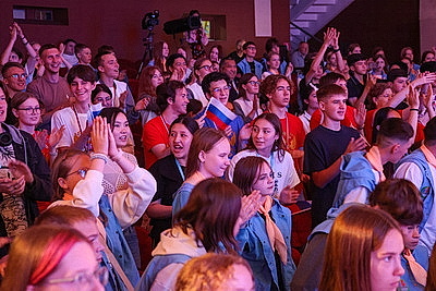 Перетягивание каната и знакомство с традиционной музыкой. Как прошел День Кыргызстана на форуме \"Дети Содружества\"